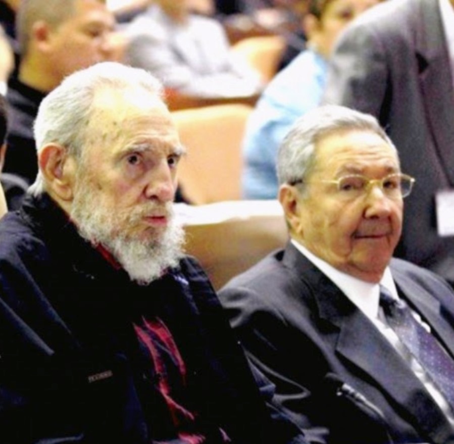 Fidel-and-raul-Castro- as múmias do Caribe