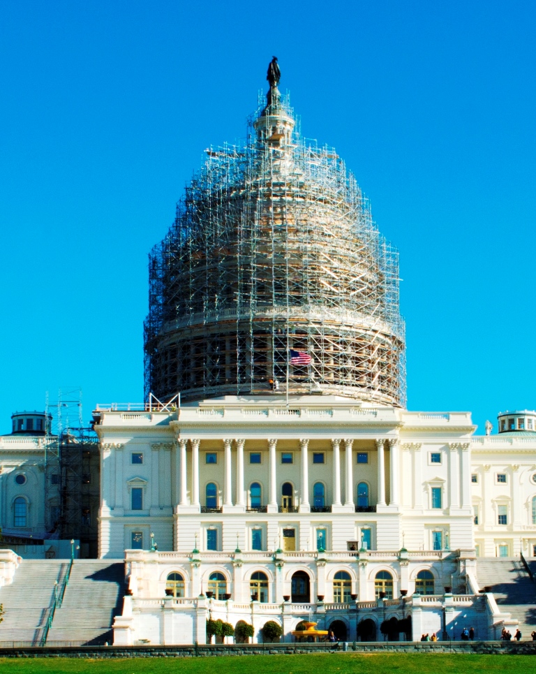 United_States_Capitol_building_under_renovation_November_2014_photo_D_Ramey_Logan